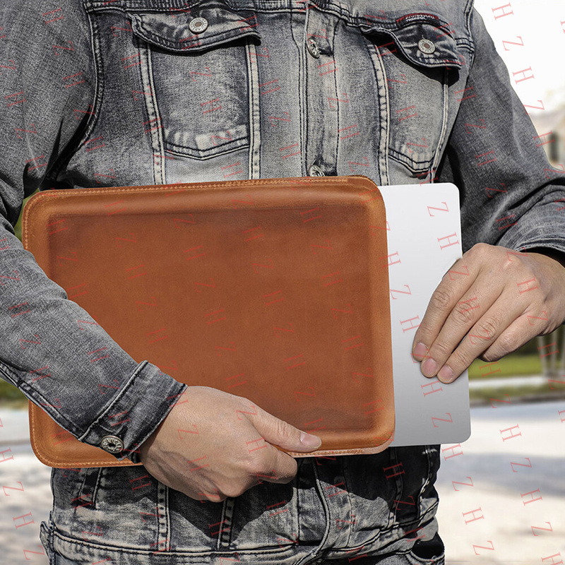 Laptop Sleeve - P+ Etui na laptopa z prawdziwej