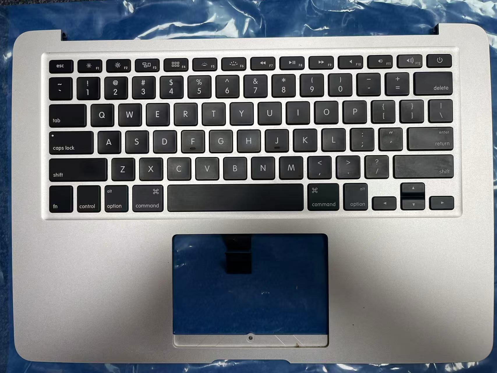 90% nowy, oryginalny topcase d – Keyboard Cover recenzja i cena
