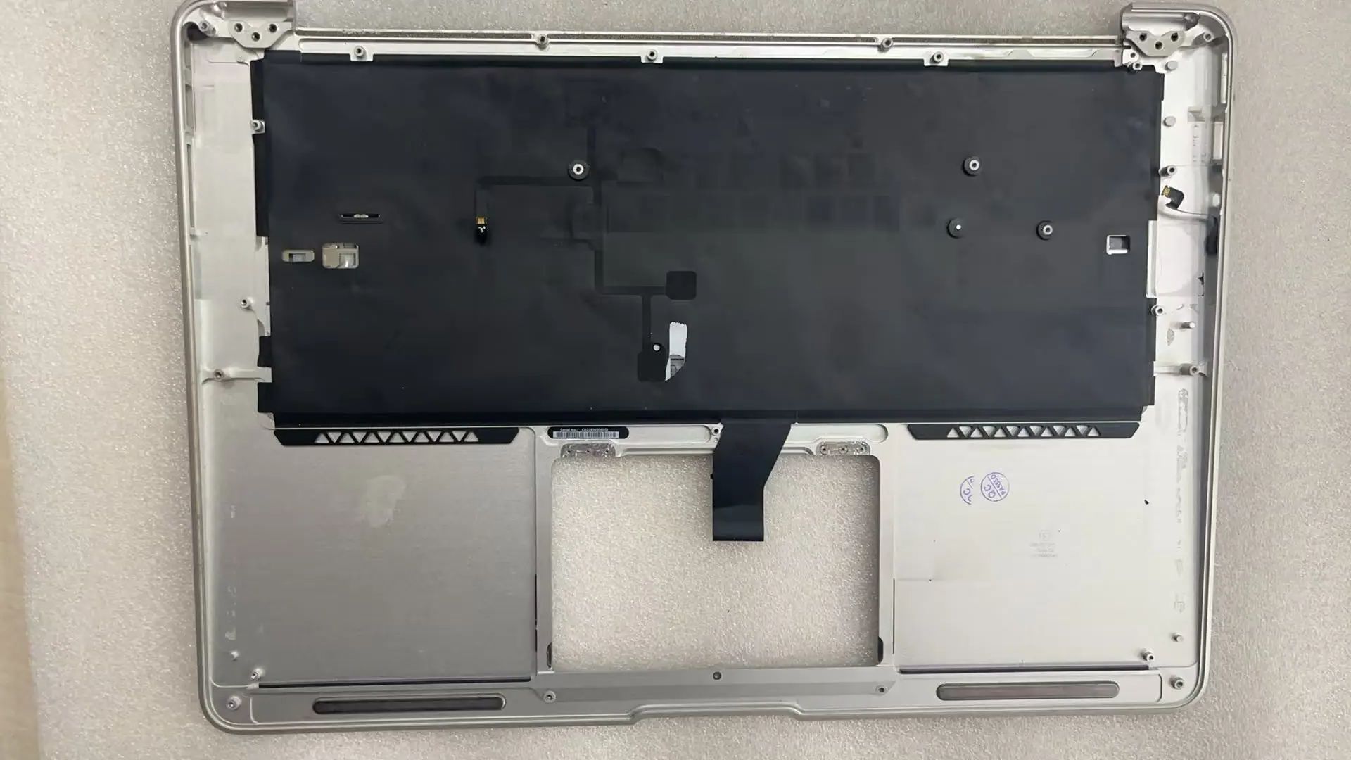 90% nowy, oryginalny topcase d – Keyboard Cover recenzja i cena